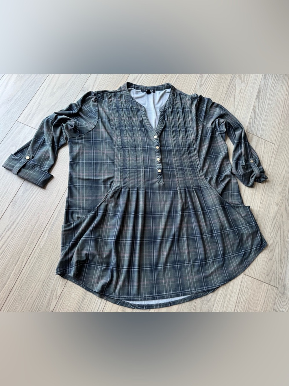 Roz & Ali Olive greenish grey Plaid Button-Pintuck Tunic